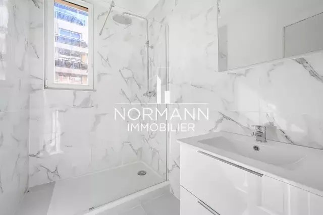 Apartamento en Puteaux, Isla de Francia, Francia 2 - 15869725