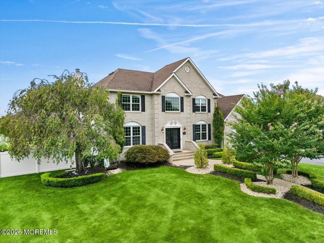 Freehold Township, New Jersey, United States 2 - 18712875