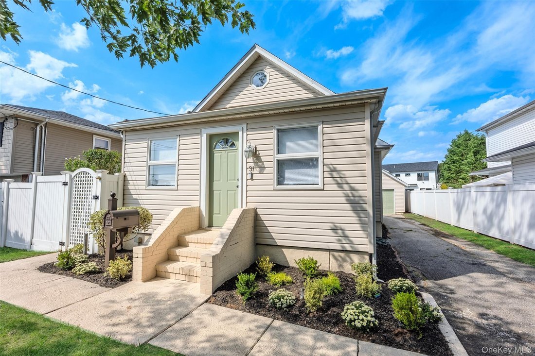 House in Bethpage, New York, United States 2 - 18709710