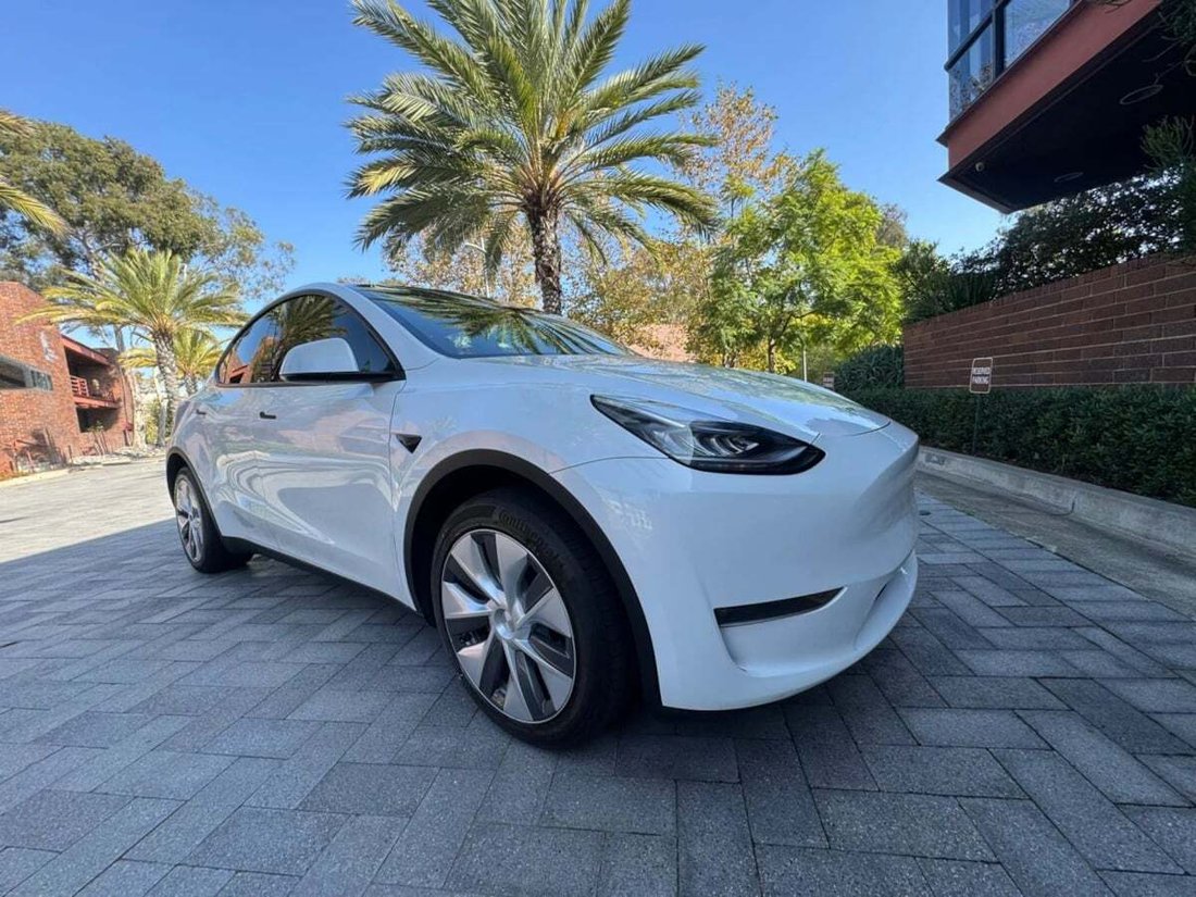 Suv in Newport Beach, CA, United States 3 - 18710555