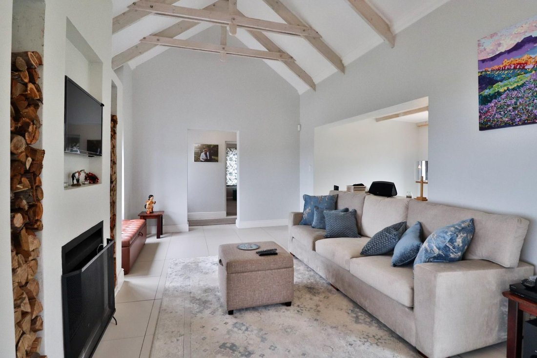 House in Fernkloof Estate, Western Cape, South Africa 3 - 18707156