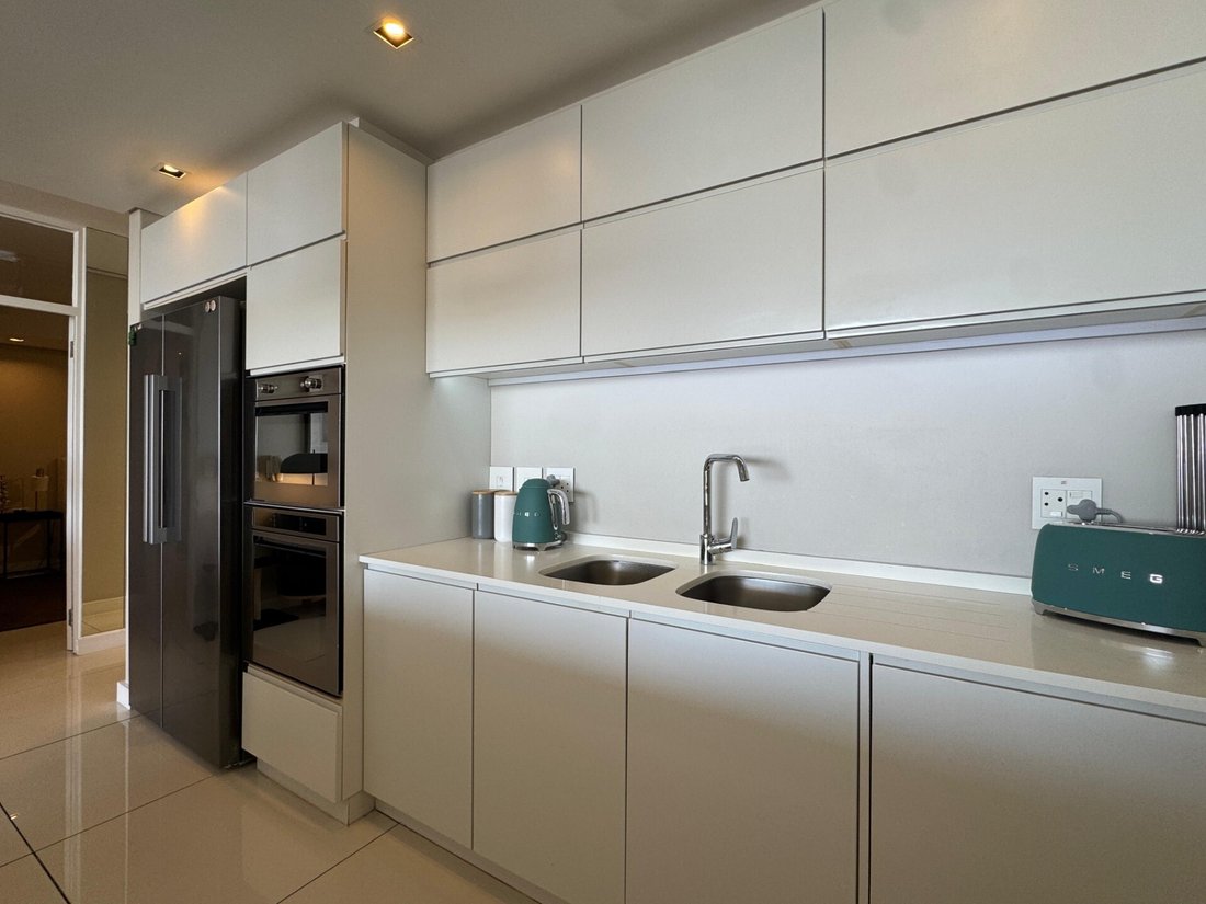 Apartment in Sea Point, Cape Town, South Africa 4 - 18706838