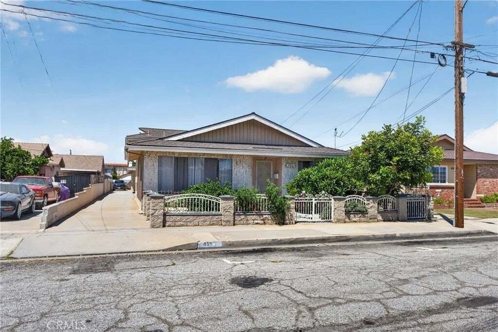 Hawthorne, California, United States 4 - 18705861