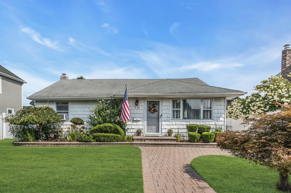 House in Plainview, New York, United States 1 - 18706877