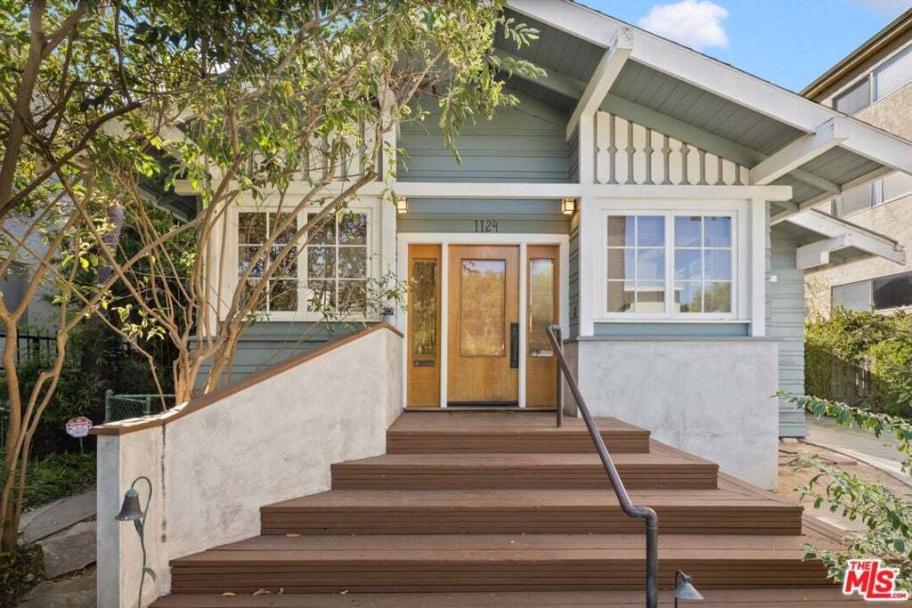 Santa Monica, California, United States 3 - 18705304