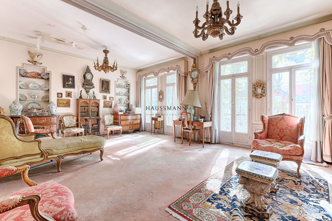 Apartment in Gros Caillou, Paris 7e Arrondissement, Paris 2 - 18707511