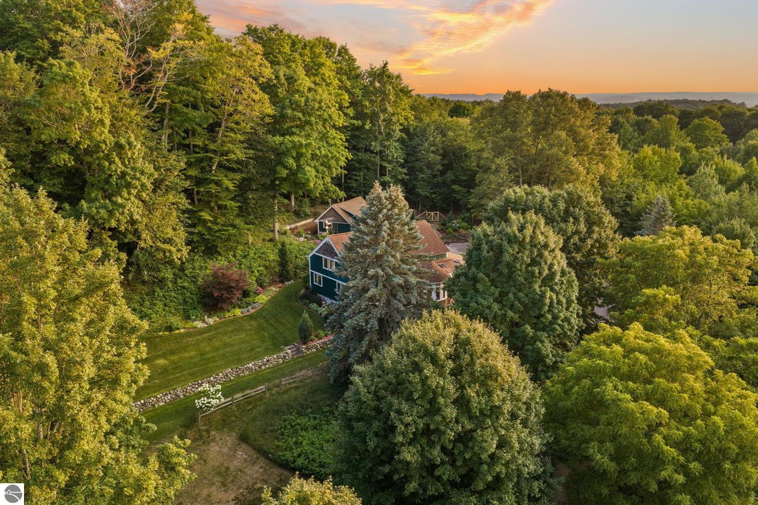 Casa a Cedar, Michigan, Stati Uniti 1 - 18702835
