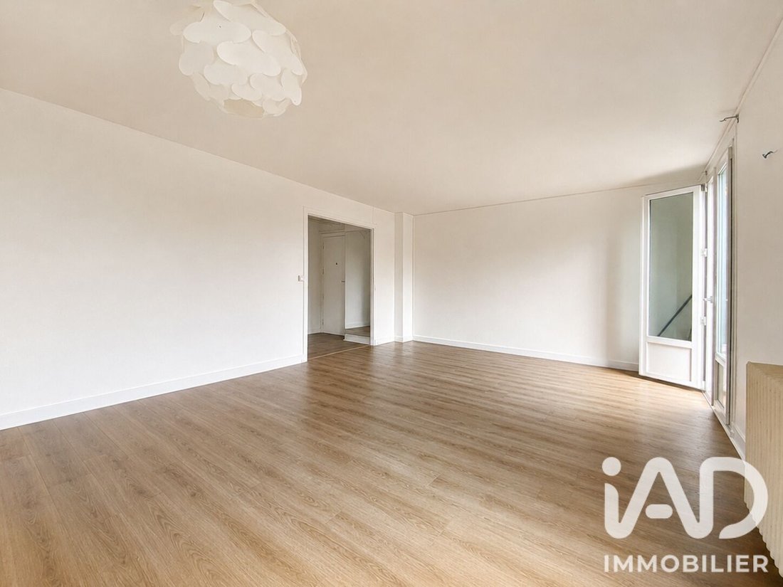Apartment in Arrondissement of Bobigny, Ile-de-France, France 4 - 17389829