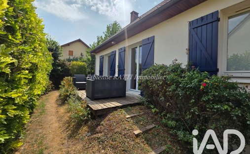 House in Les Champs Guillaume, Cormeilles-en-Parisis, France 1