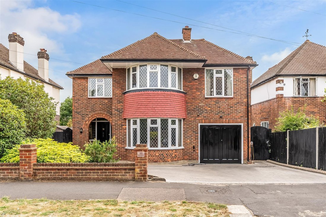 House in London Borough of Sutton, England 1 - 18703135