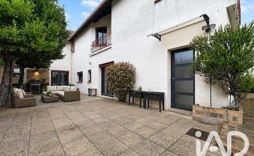 House in Gabriel Péri-Estienne d'Orves, Colombes, France 1