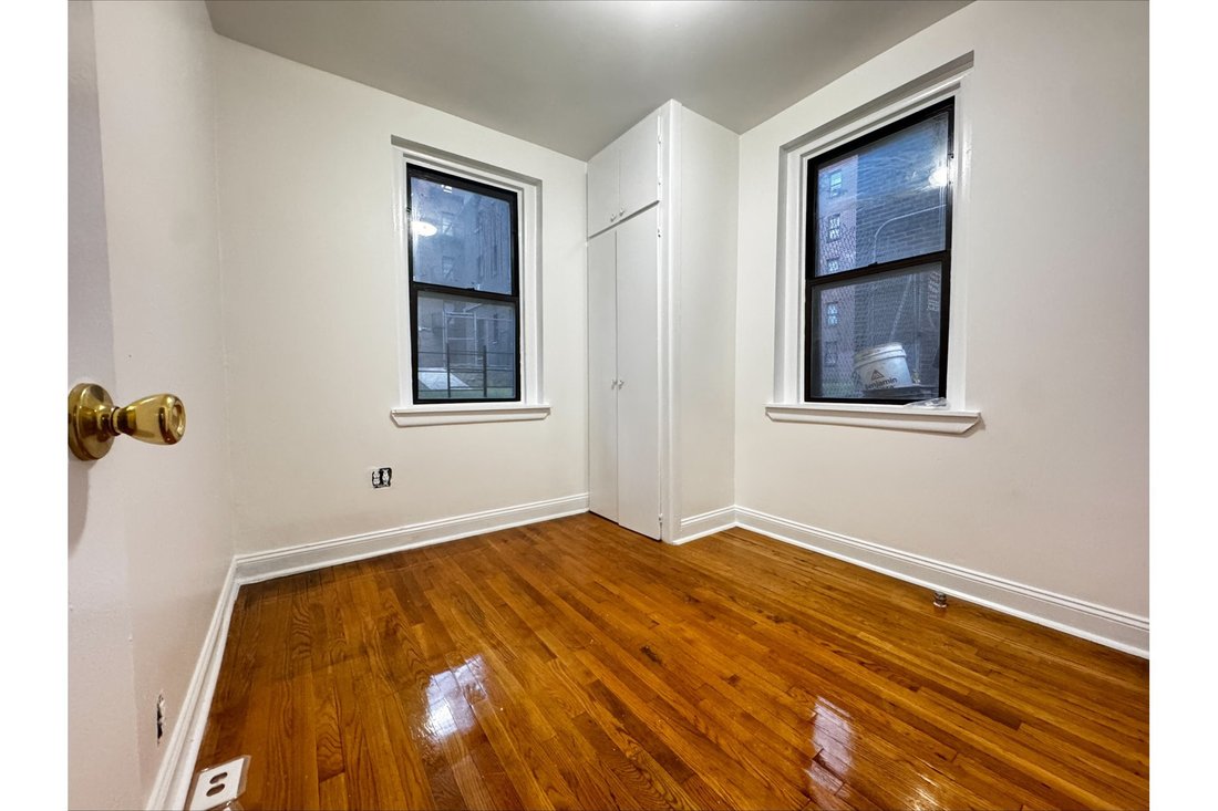 New York, New York, United States 2 - 18711859