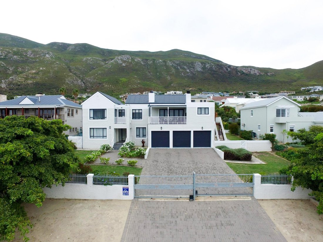 House in Fernkloof Estate, Western Cape, South Africa 1 - 18707156