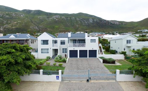 House in Fernkloof Estate, Western Cape, South Africa 1