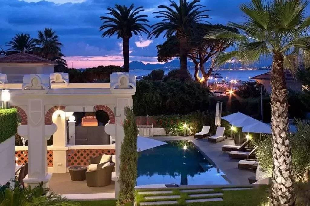 House in Fontmerle, Antibes, France 2 - 15477496