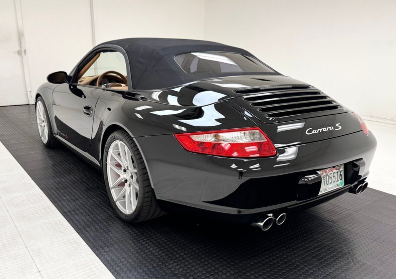 Cabriolet in Morgantown, United States 5 - 18708945