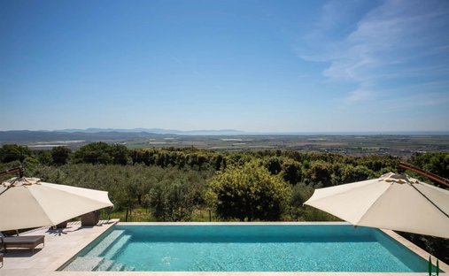 Villa in San Vincenzo, Tuscany, Italy 1