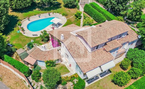 Villa in Le Rouret, Provence-Alpes-Côte d'Azur, France 1