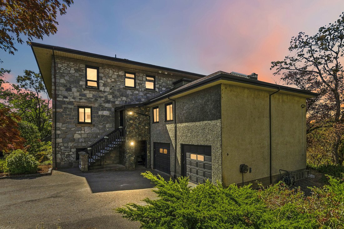 Townhouse in Saanich, British Columbia, Canada 1 - 18709058