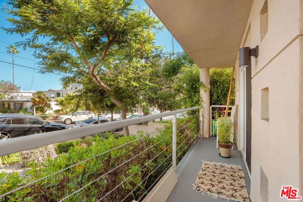 Santa Monica, California, United States 5 - 18702937
