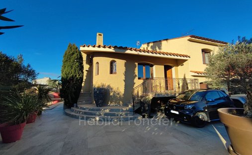 Villa in Saint-Cyprien, Okzitanien, Frankreich 1