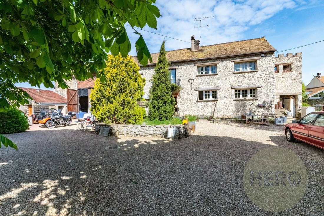 House in Montfort-l'Amaury, Ile-de-France, France 2 - 17748874