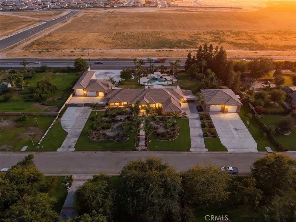 House in Bakersfield, California, United States 1 - 18711550