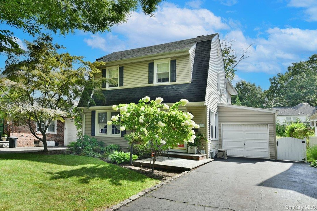 House in Garden City, New York, United States 2 - 18706878