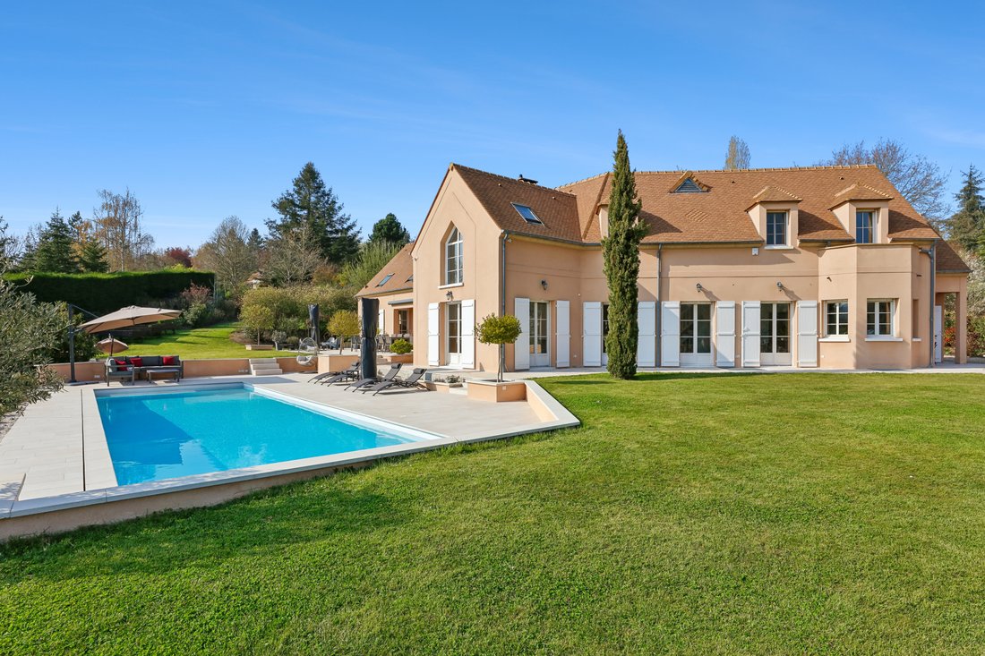 House in Sud, Chambourcy, France 1 - 18704381