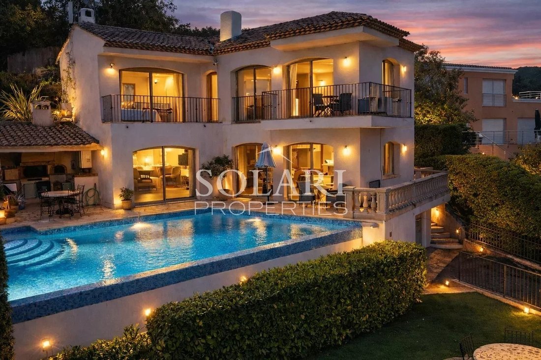 Villa a Théoule-sur-Mer, Provenza-Alpi-Costa Azzurra, Francia 1 - 15664169