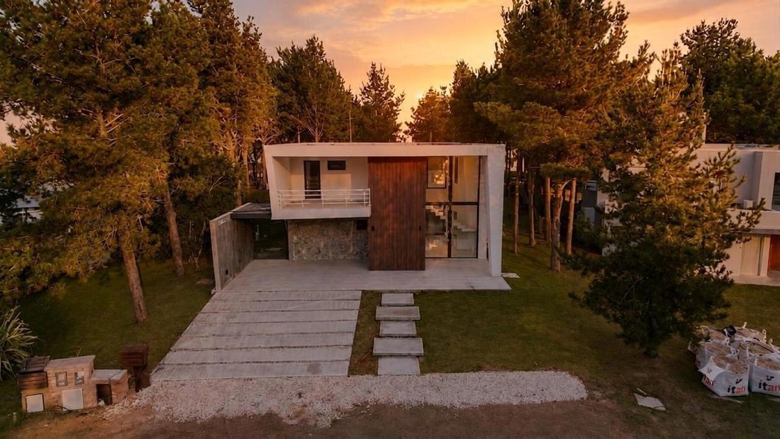 House in Pinamar, Buenos Aires Province, Argentina 1 - 18703841