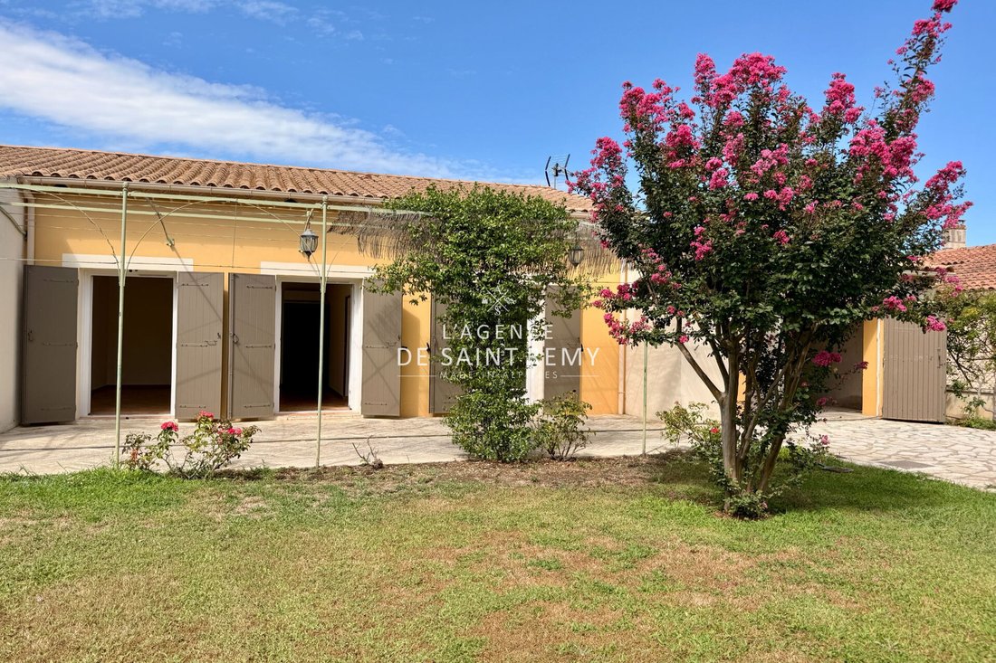 Villa en Saint-Remy-de-Provence, Provenza-Alpes-Costa Azul, Francia 1 - 16864257