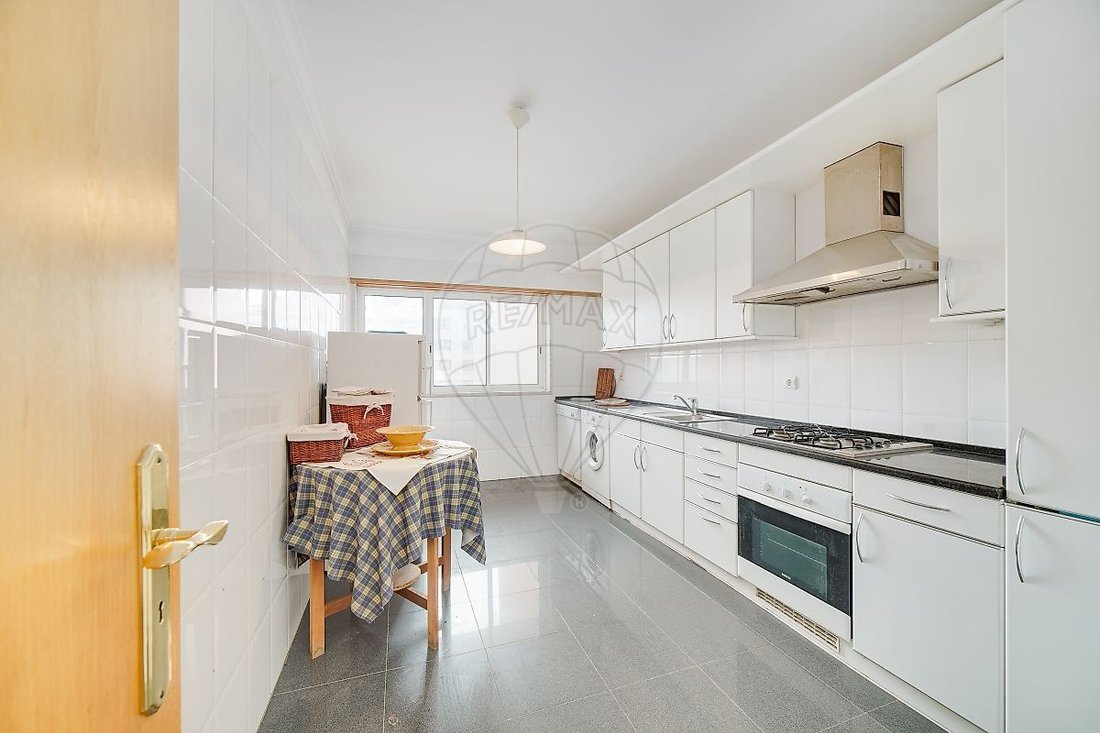 Apartment in Carnide, Lisbon, Portugal 5 - 18704417