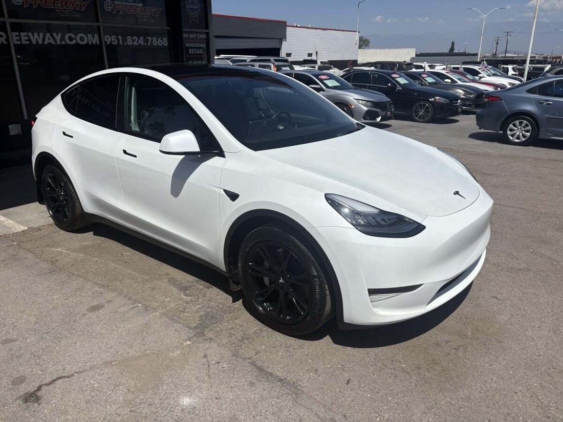 Suv in Corona, CA, United States 3 - 18710436