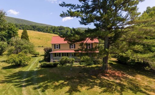 House in Hot Springs, Virginia, United States 1