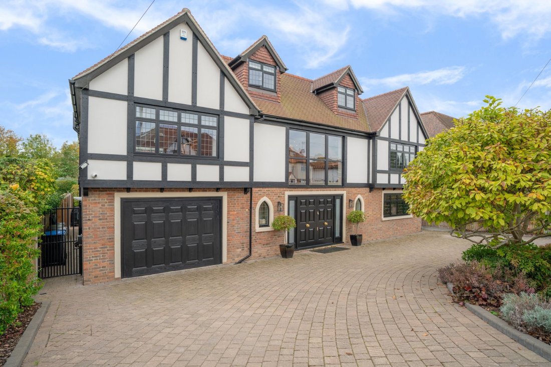 Haus in Goldings Hill, Loughton, England 1 - 17897491