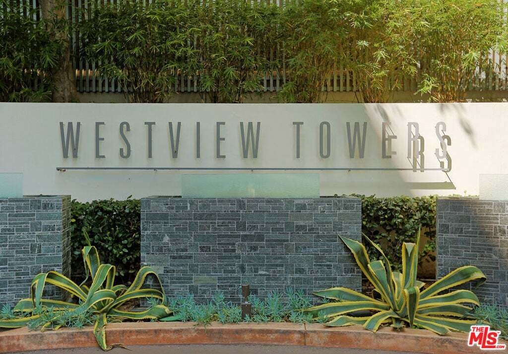 Condo in Los Angeles, California, United States 3 - 18705260