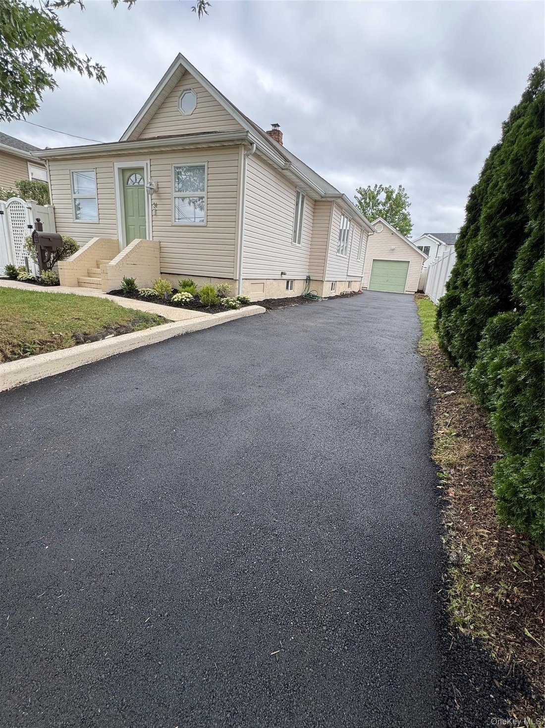 House in Bethpage, New York, United States 4 - 18709710