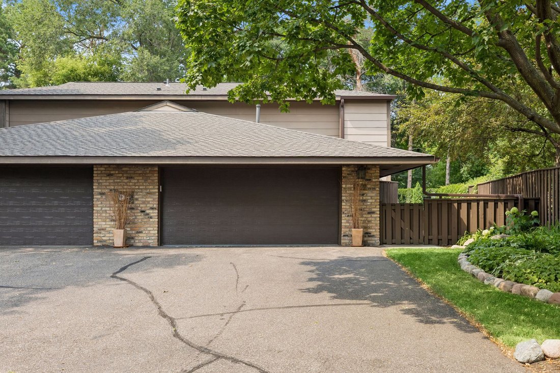 Townhouse in Minnetonka, Minnesota, United States 1 - 18704531