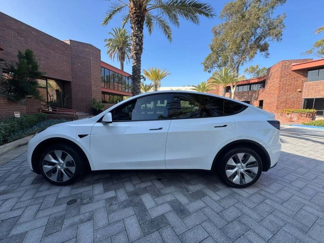 Suv in Newport Beach, CA, United States 5 - 18710555