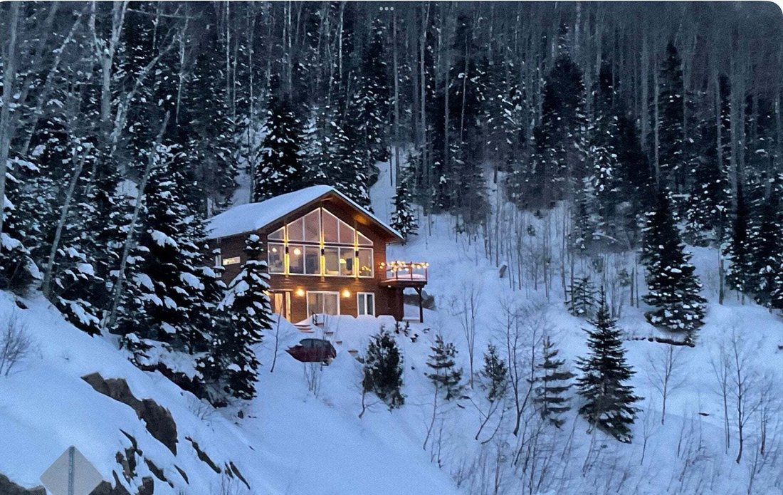 House in Petite-Rivière-Saint-François, Quebec, Canada 2 - 17782468