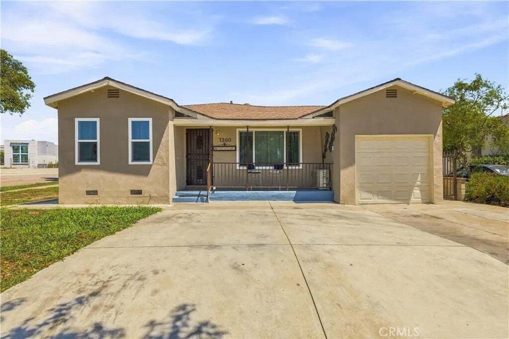 Alhambra, California, United States 1 - 18703225