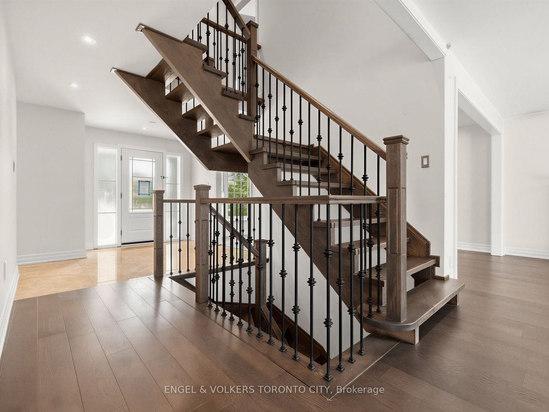 House in Aurora, Ontario, Canada 5 - 18706991
