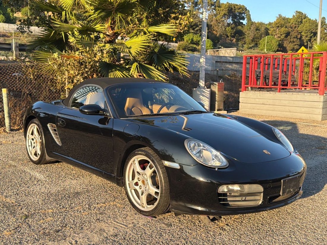 Cabriolet in Los Angeles, CA, United States 3 - 18714233