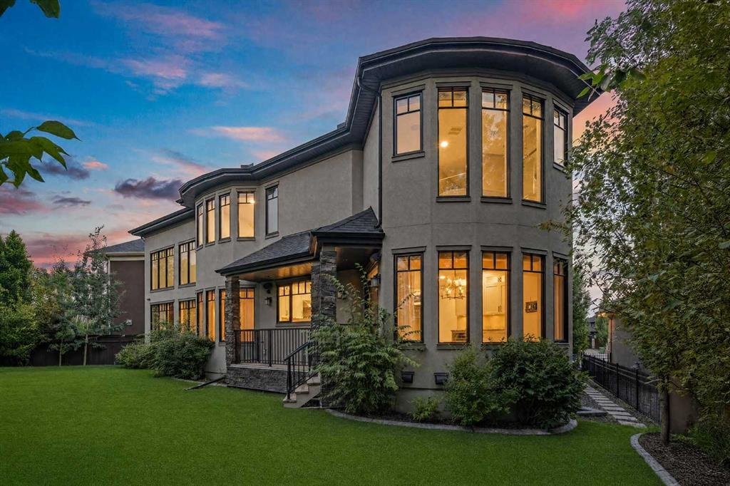 House in Calgary, Alberta, Canada 2 - 18712386