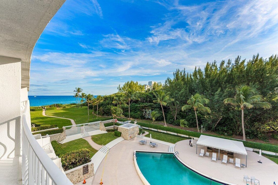 Co Op in Palm Beach, Florida, United States 1 - 18703832