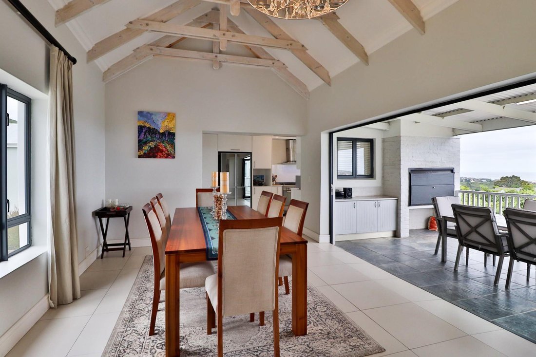 House in Fernkloof Estate, Western Cape, South Africa 5 - 18707156