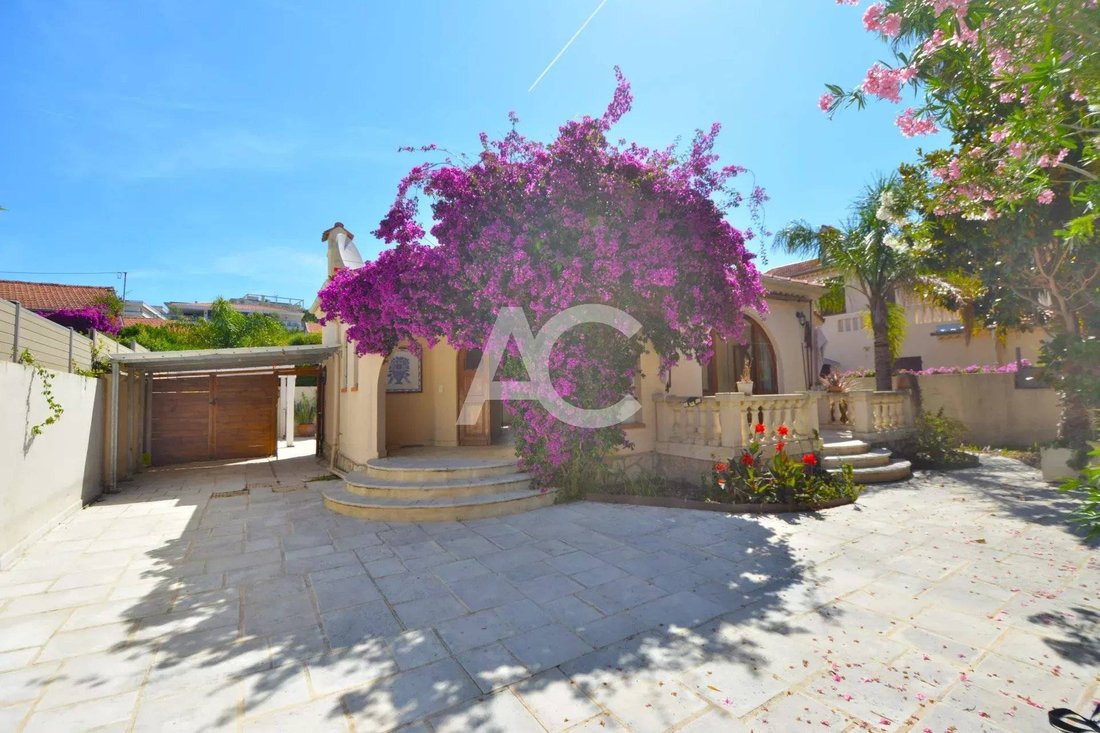 House in Fontmerle, Antibes, France 1 - 16831336
