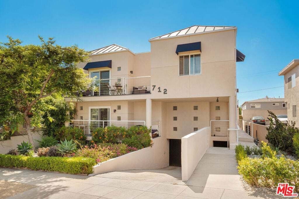 Santa Monica, California, United States 1 - 18702937