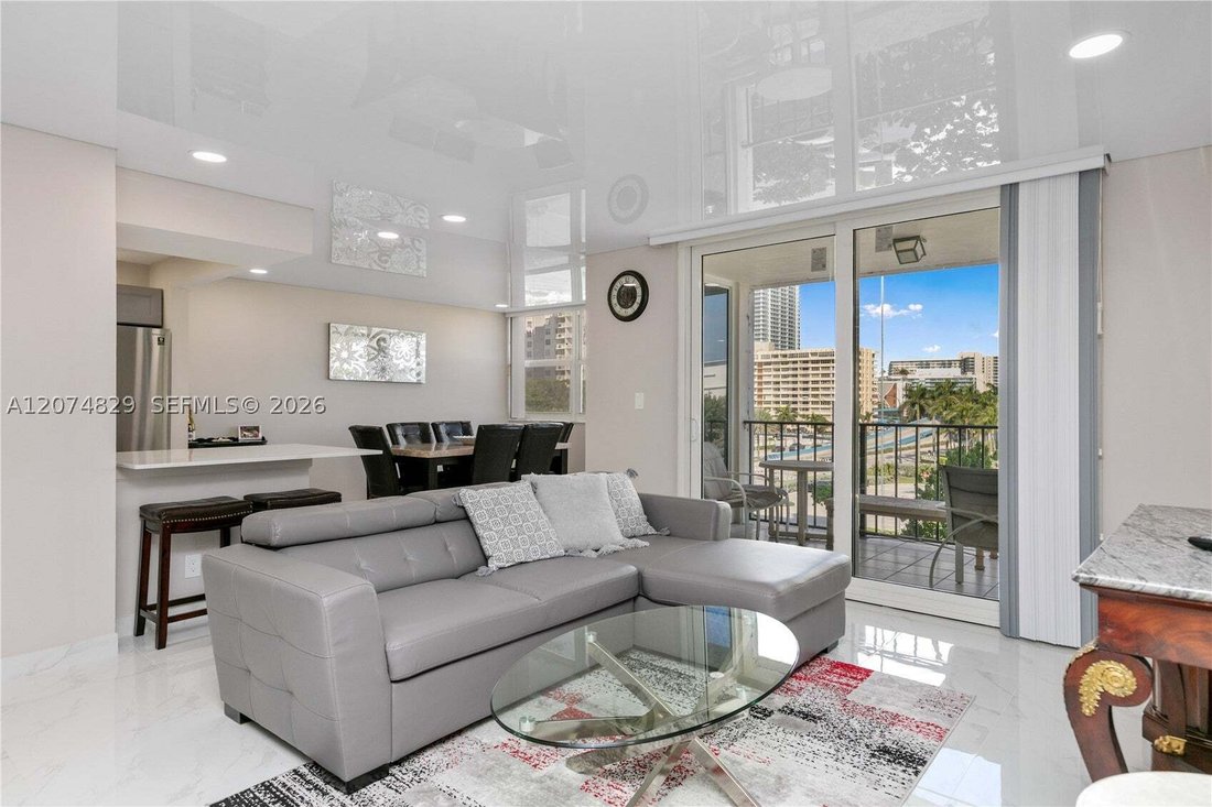 Condo in Hallandale Beach, Florida, United States 2 - 18706042